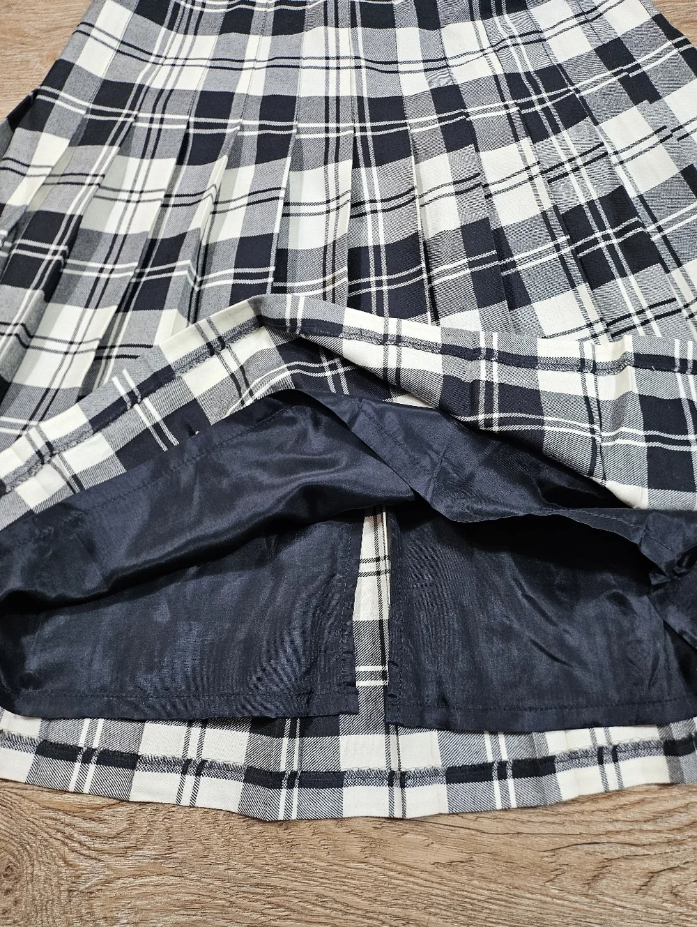 O'Neil Of Dublin 100% Wool Black & White Tartan Plaid Pleated Midi Skirt